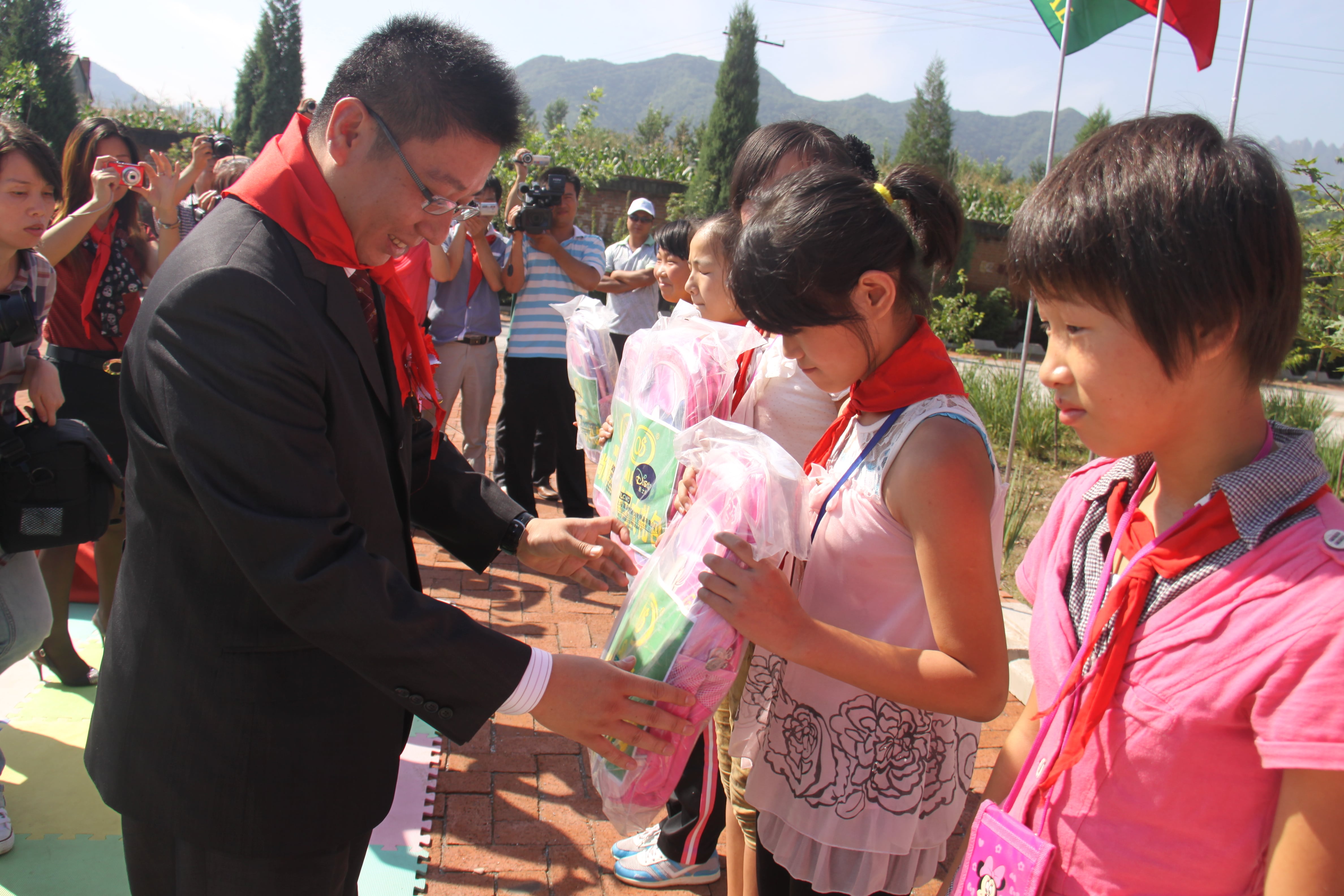 第17所 承德市乌龙矶万象城(中国)牛艳玲小学 第17所 承德市乌龙矶万象城(中国)牛艳玲小学