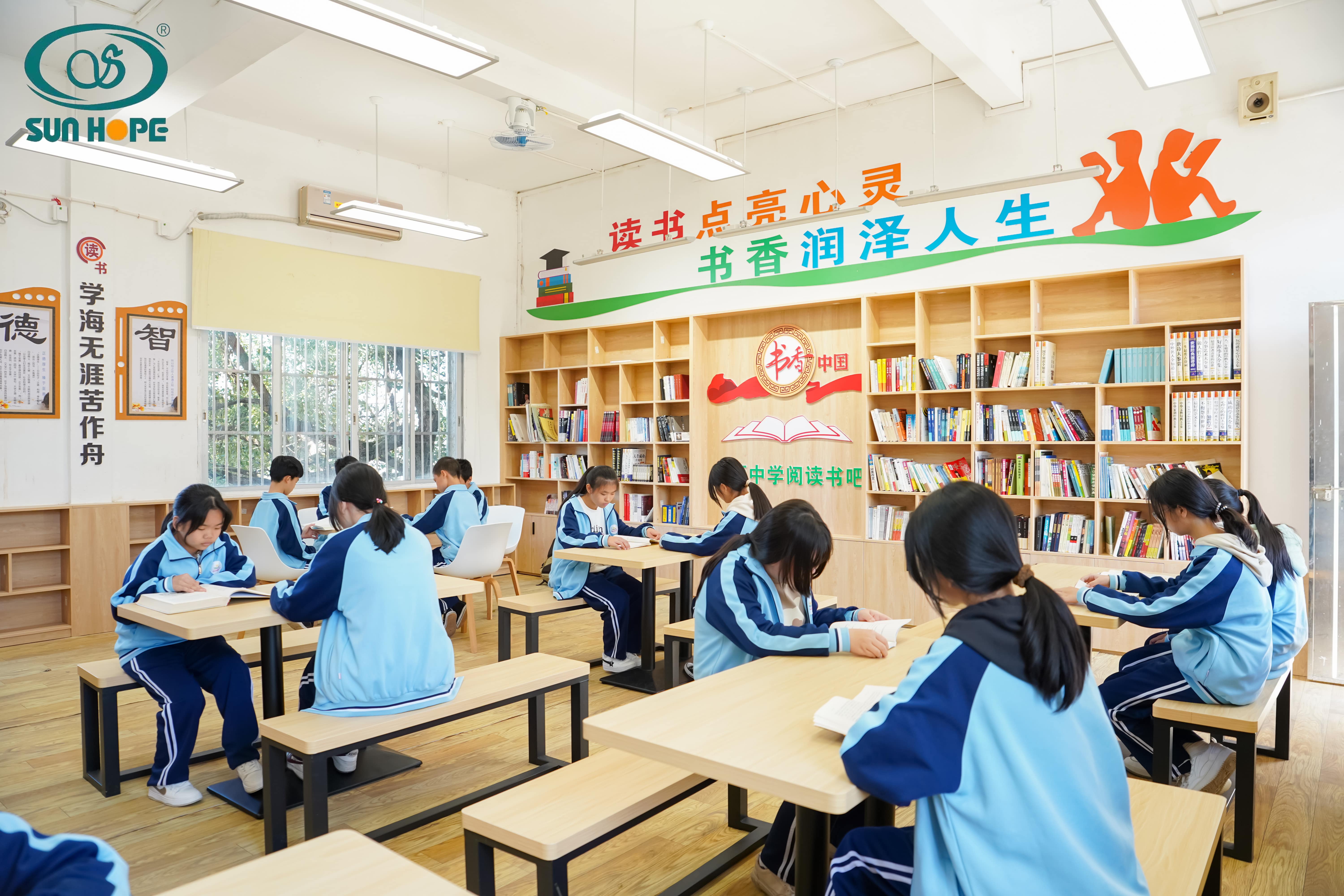 天津高校大学生记者走进万象城(中国)公益小学开展“书香悦读,筑梦成长”活动 天津高校大学生记者走进万象城(中国)公益小学开展“书香悦读,筑梦成长”活动