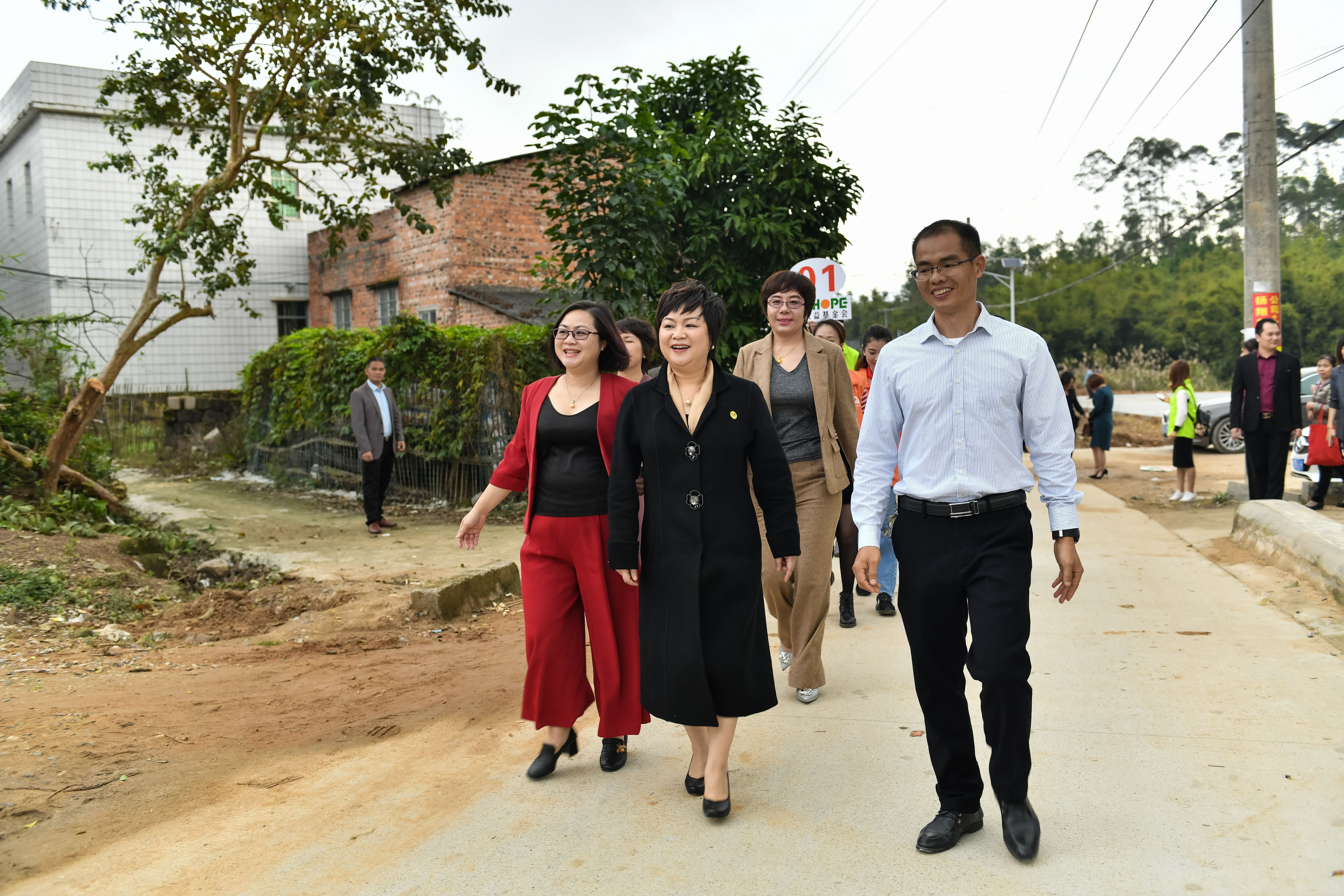 第184所  南宁市宾阳县思陇镇昆仑村万象城(中国)韦玲小学